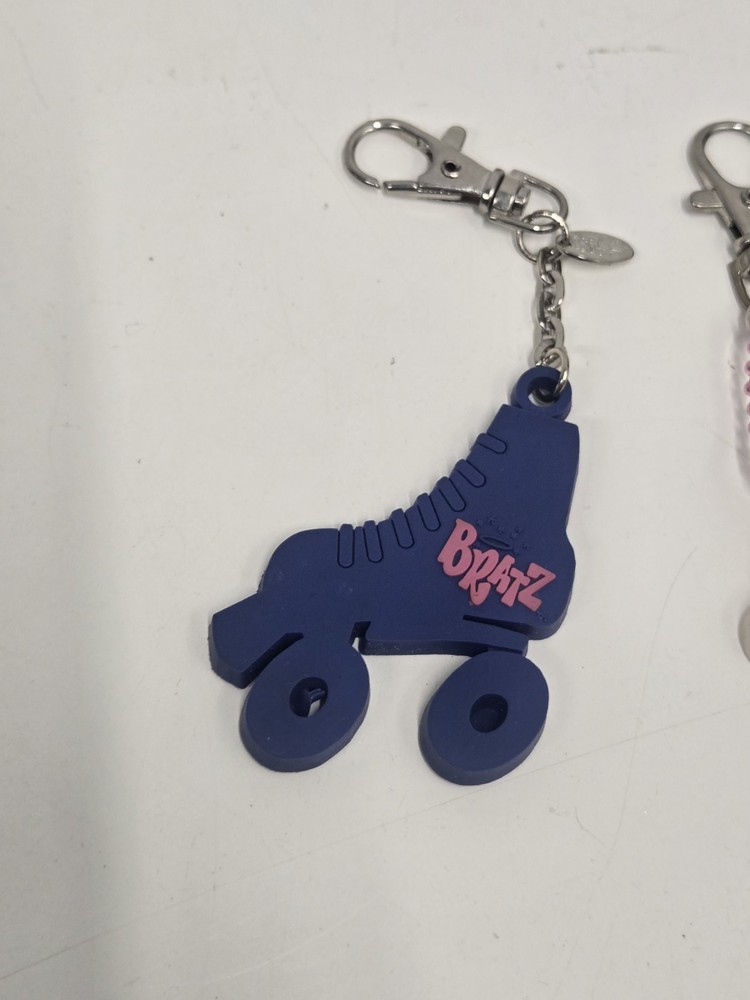 2 Bratz Zipper Pull Charms Rooler Skate/Rainbow