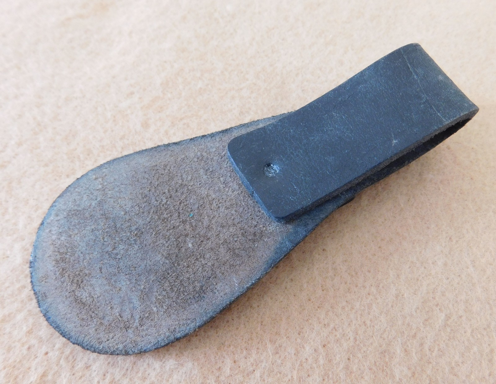 ORIGINAL WWII GERMAN LUFTWAFFE DAGGER TEAR DROP BELT HANGER