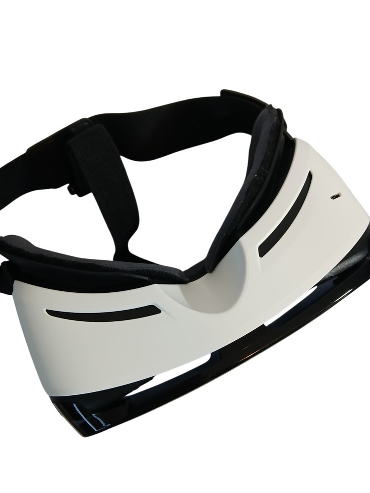 Samsung Gear VR Virtual Reality Headset Powered Oculus (SM-R322)
