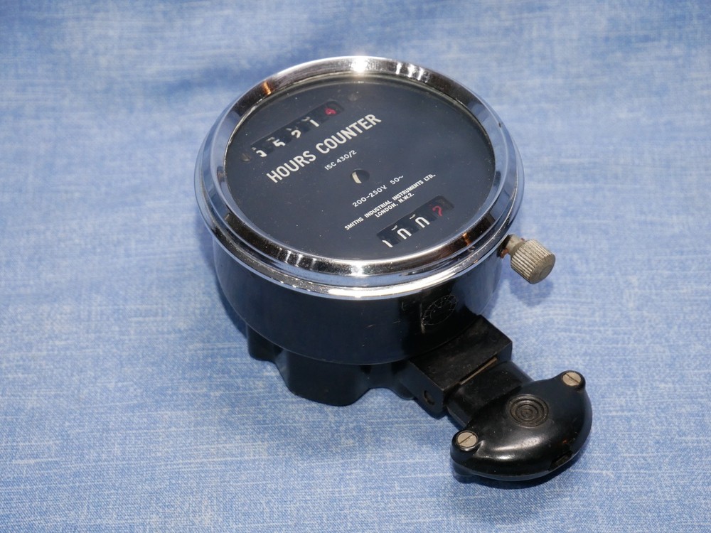 SMITHS INSTRUMENTS HOURS COUNTER - 240/250 VOLT