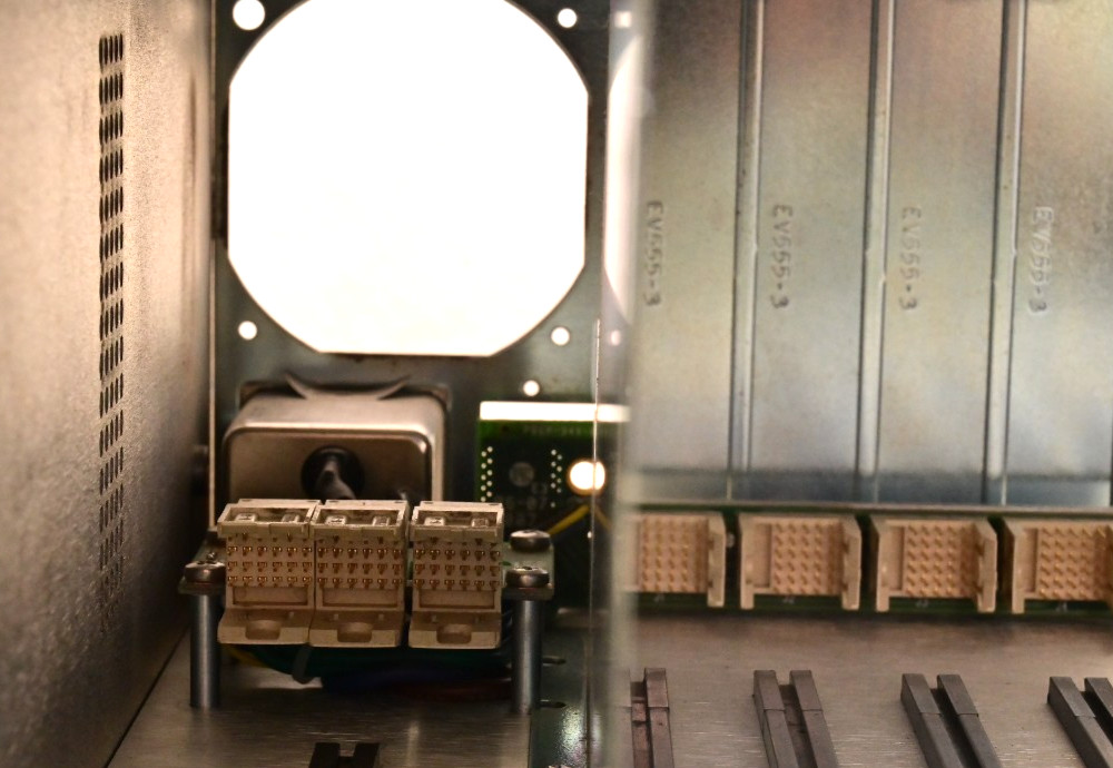 Evertz 7700 Multiframe Chassis Empty w/ Backplane Rack Mount 7700FR-C