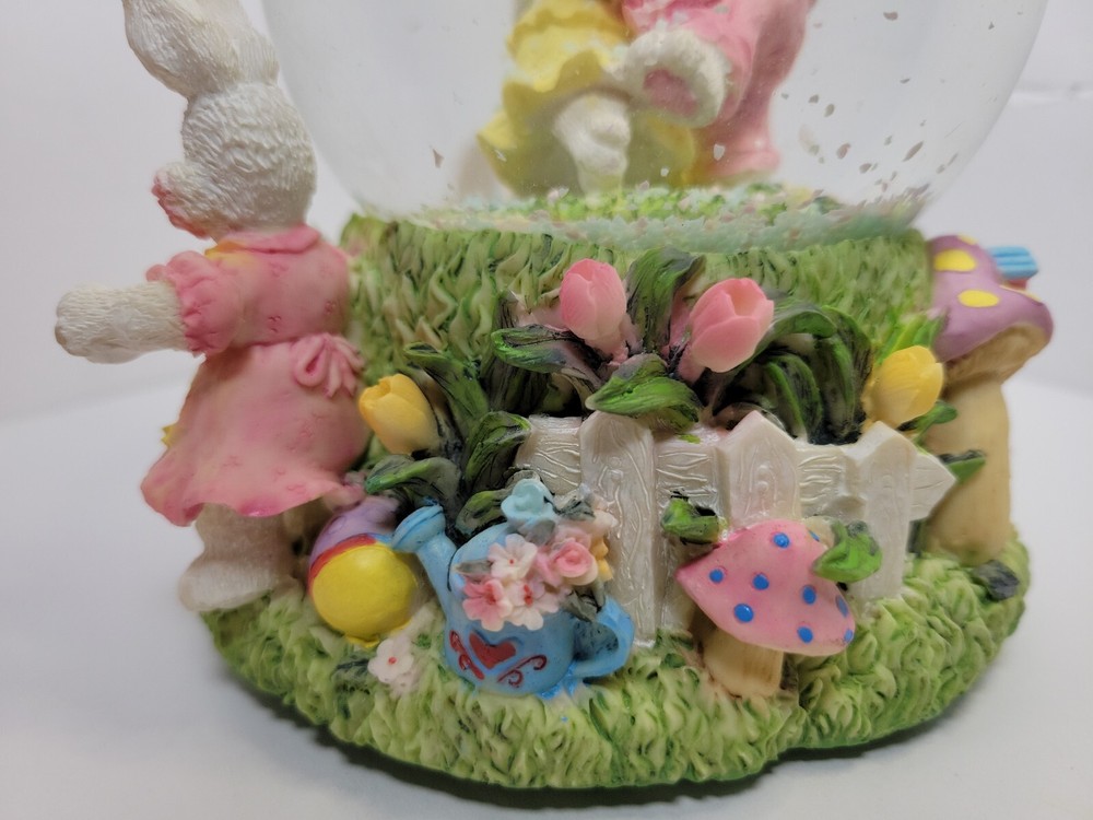 Easter Bunny Snow Globe Plays "Easter Parade" Works Great EUC Very Cute