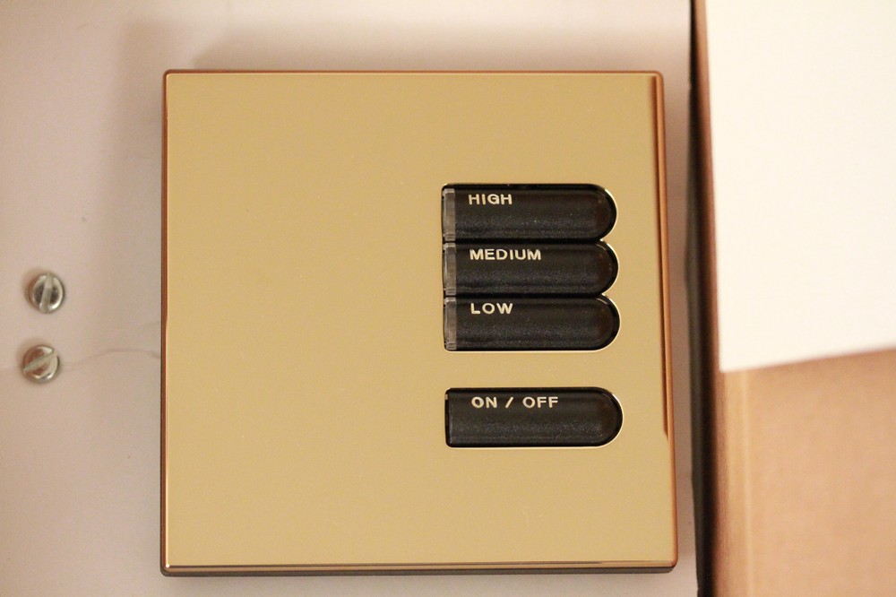 Lutron EOMX-4B (Gold) Grafic Eye 4 Button Lighting Wall Station