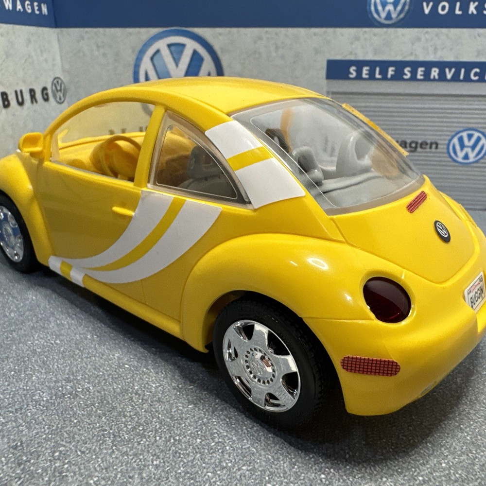1:24 Scale Plastic Volkswagen Bug California BUGGING