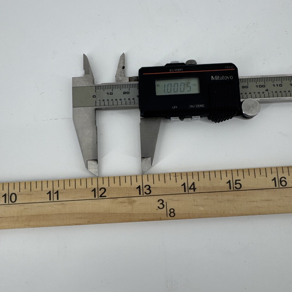 MITUTOYO 0 - 6 " DIGITAL CALIPER X 0005 "