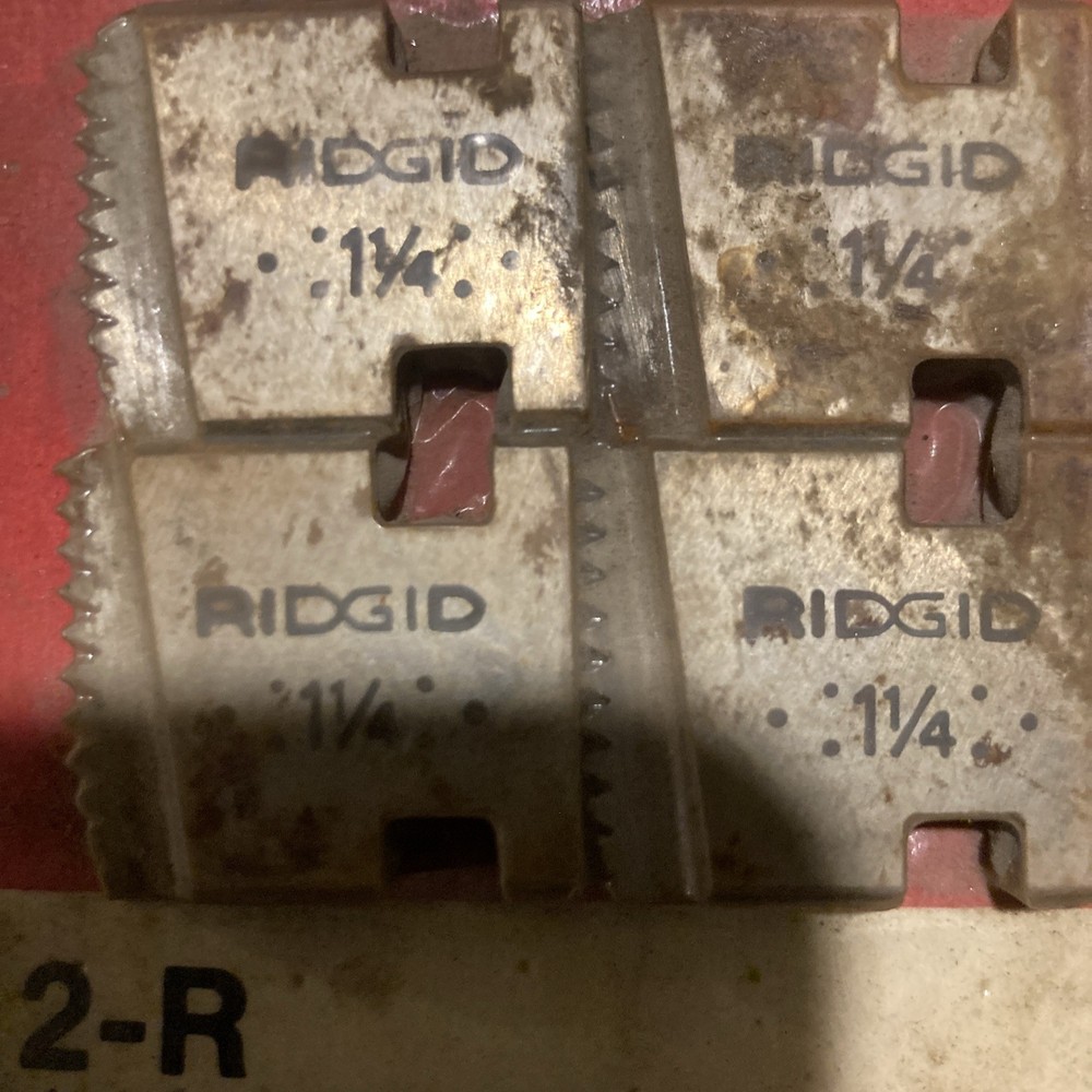 RIDGID 37840 1-1/4" 12R NPT Pipe Threading Dies