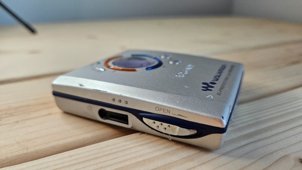 Sony MZ-E606W MDLP Minidisc Player - Tested and Fully Working - Player Only