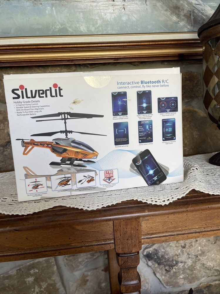 Silverlit Interactive Bluetooth R/C Blu-Tech Heli BSH-A B4620 Opened