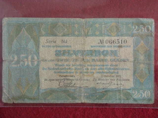 1927 Netherlands 2 1/2 Gulden P # 20