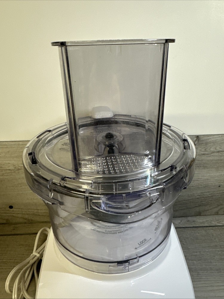 Cuisinart FP-7 FR 7-Cup Food Processor, White Excellent Condition.