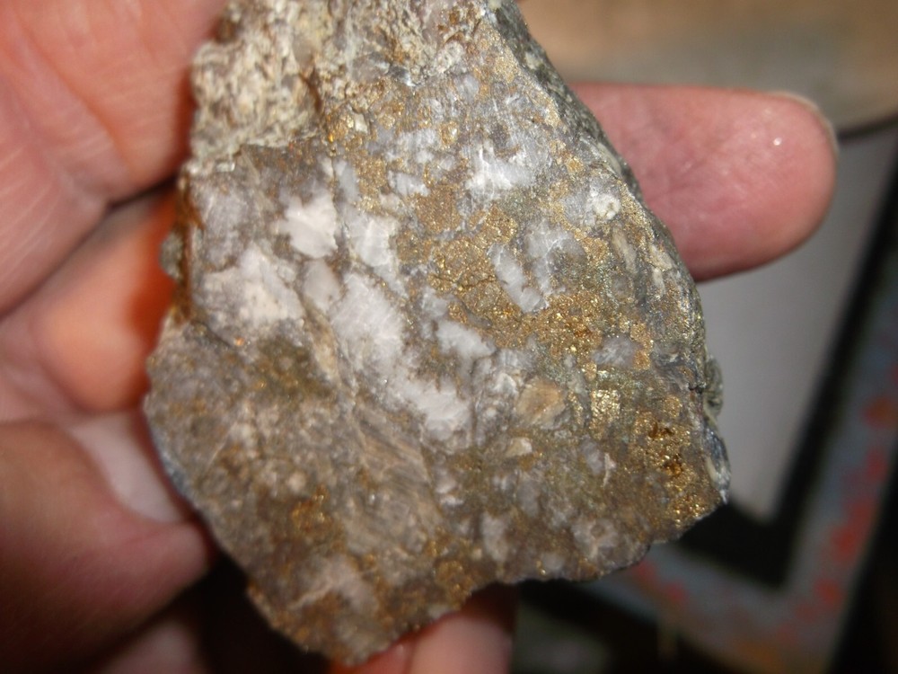 gold silver copper ore, 94 grams samples ,ore high grade .this is not