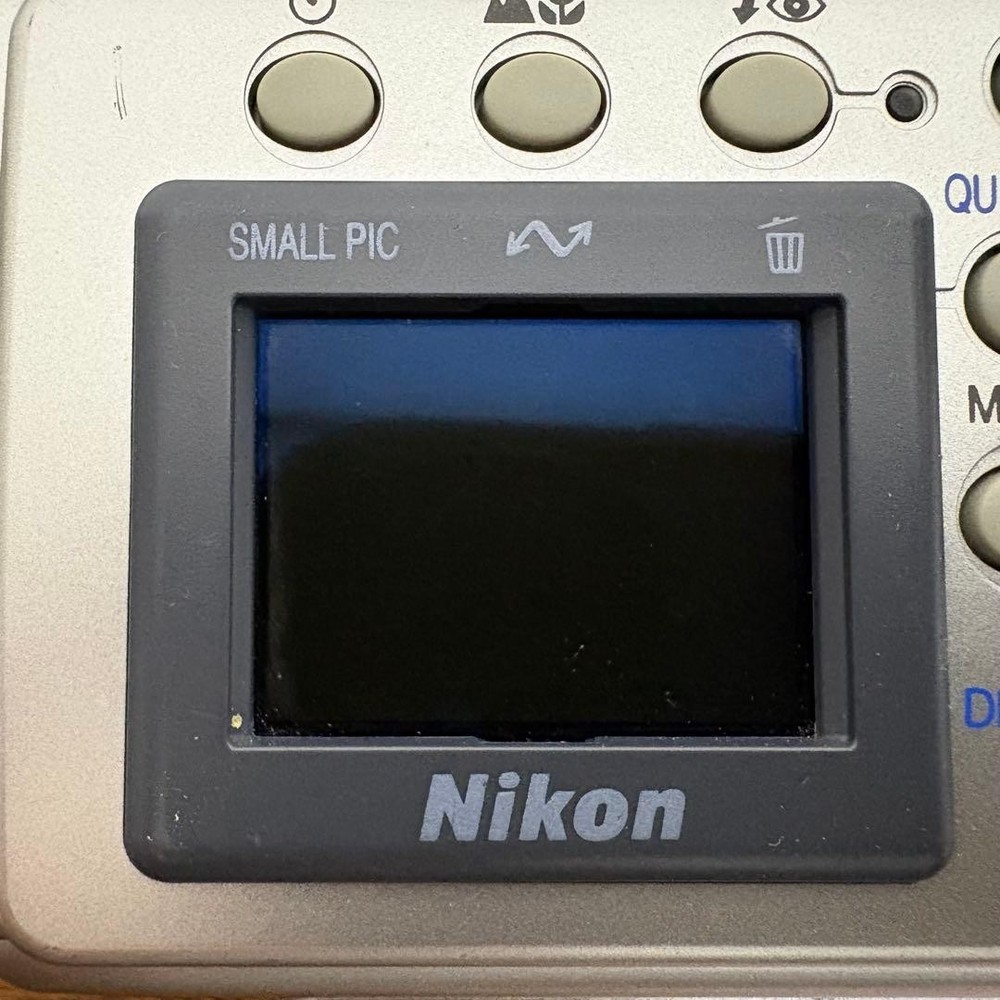 Nikon COOLPIX E2000 Compact Digital Camera Tested Zoom Flash AF Features
