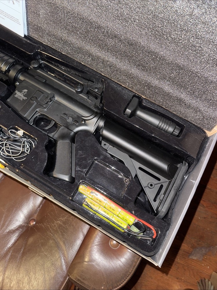 Lancer Tactical LT-04 M4 RIS ProLine AEG [HIGH FPS] (BLACK)
