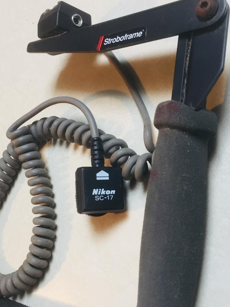 Stroboframe Professional Flash Bracket w/Nikon AF SC-17 Ext Sync Cord - REDUCED
