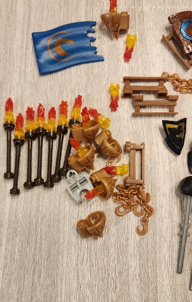 Mega Bloks Dragons Krystal Wars 20+ Mini Figures Mixed Lot Shields Weapons Misc