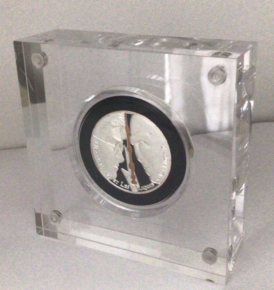 Coin Display elegant magnetic acrylic stand-REF24-1027