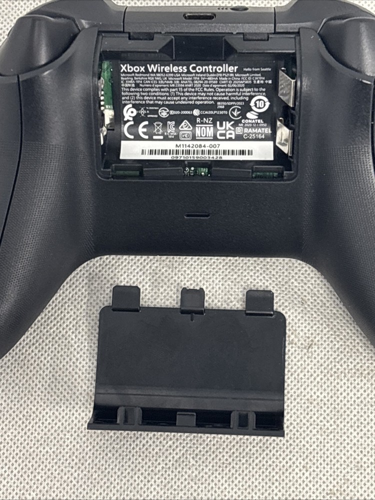 Microsoft Xbox Series X|S Wireless Controller - Model 1914 - Black