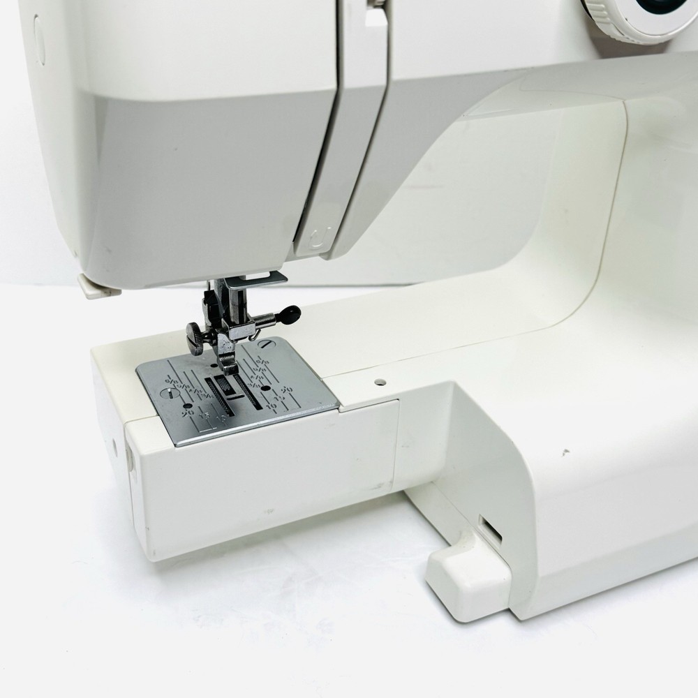 JANOME Sewing Machine 2003P With Pedal - Used