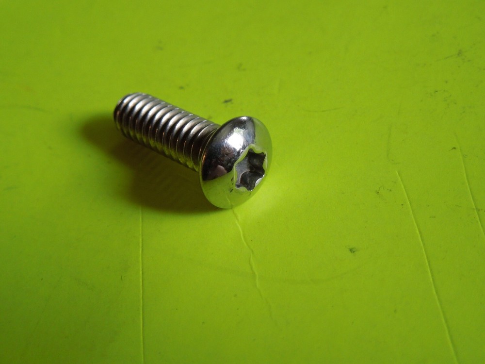 1 NOS OEM Harley Davidson Stainless Torx Socket Button Head Screw P/N 4976