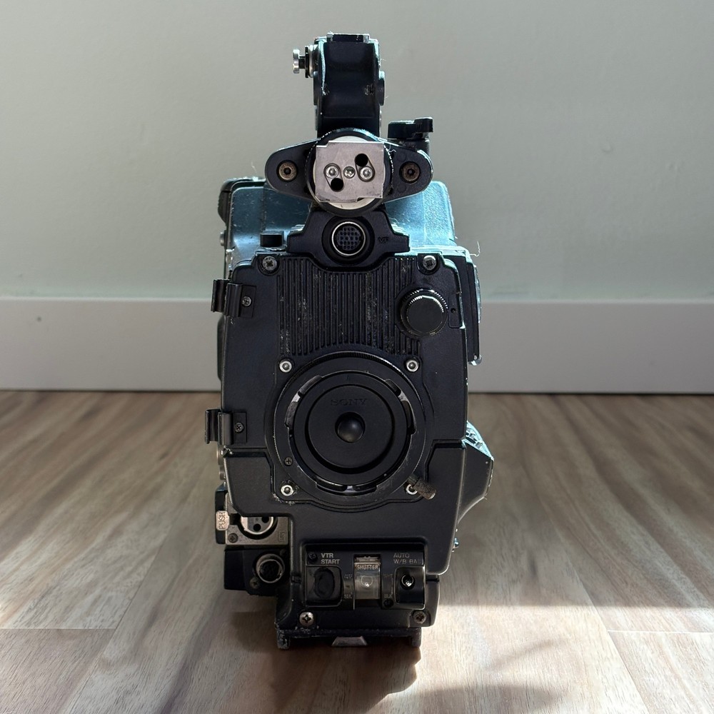 Sony Betacam BVW-D600 - Powers On
