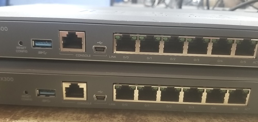 (X2) Juniper Networks SRX300 Services Gateway