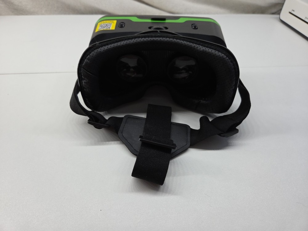 Veebz VR Headset for iPhone & Android Game Play Virtual world - Good Condition
