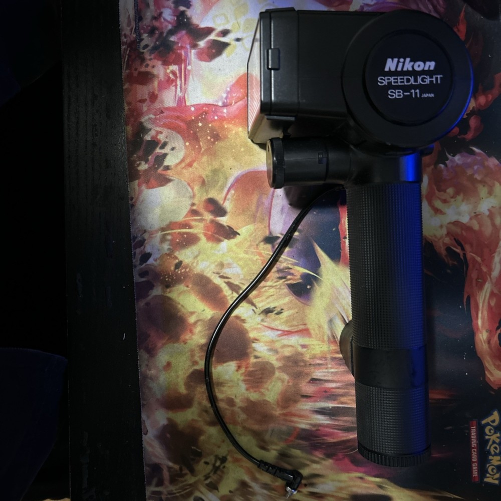 Nikon Speed light SB-11 + Nikon SU-2 Sensor + Sync Lead Untested