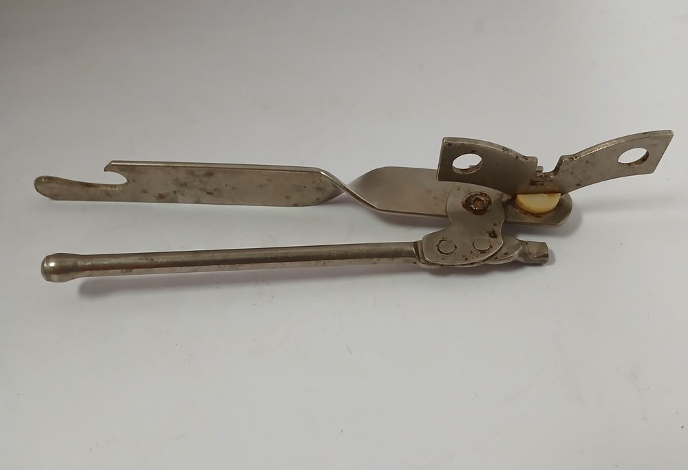 Vtg Can Openers (Manuel)