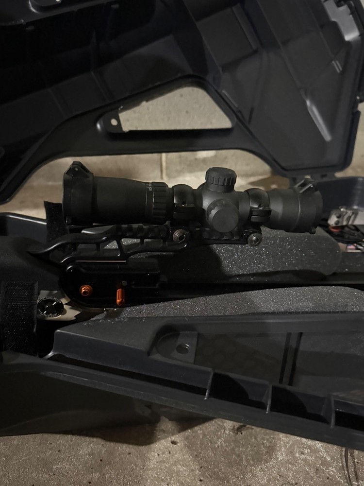 Ravin R9 Crossbow- Lightly used- Package includes