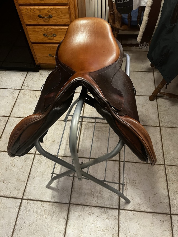 BEVAL SADDLE - 17” - MEDIUM TREE - TREE AND LEATHER IN PERFECT CONDITION!