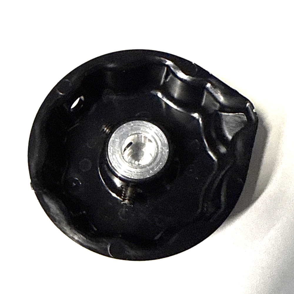 one black large knob OD 2-7/8 inch for 6 mm shaft OD=78 mm USED
