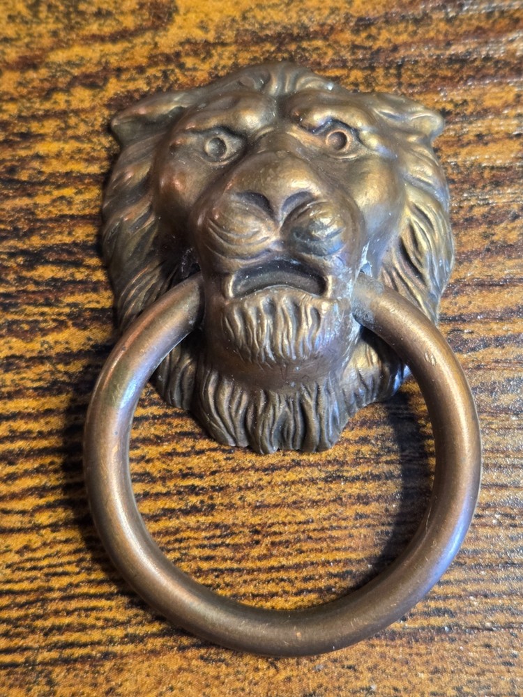 VINTAGE BRASS LIONS HEAD DRAWER PULL HANDLE PULLER