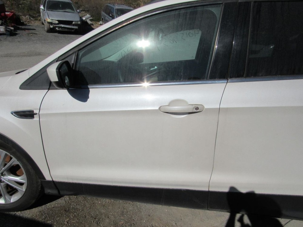 ESCAPE 2017 Glove Box 1000860