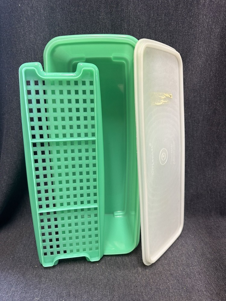 Long Rectangular Lidded Bread Box Easy Crisp Tupperware Jadite Green ECU