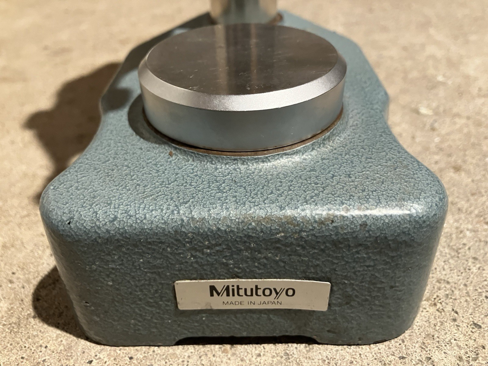 Mitutoyo 7004 Dial Gage Stand w/ Flat Anvil ø30mm Shaft, ø3/8in Stem, 4in Travel