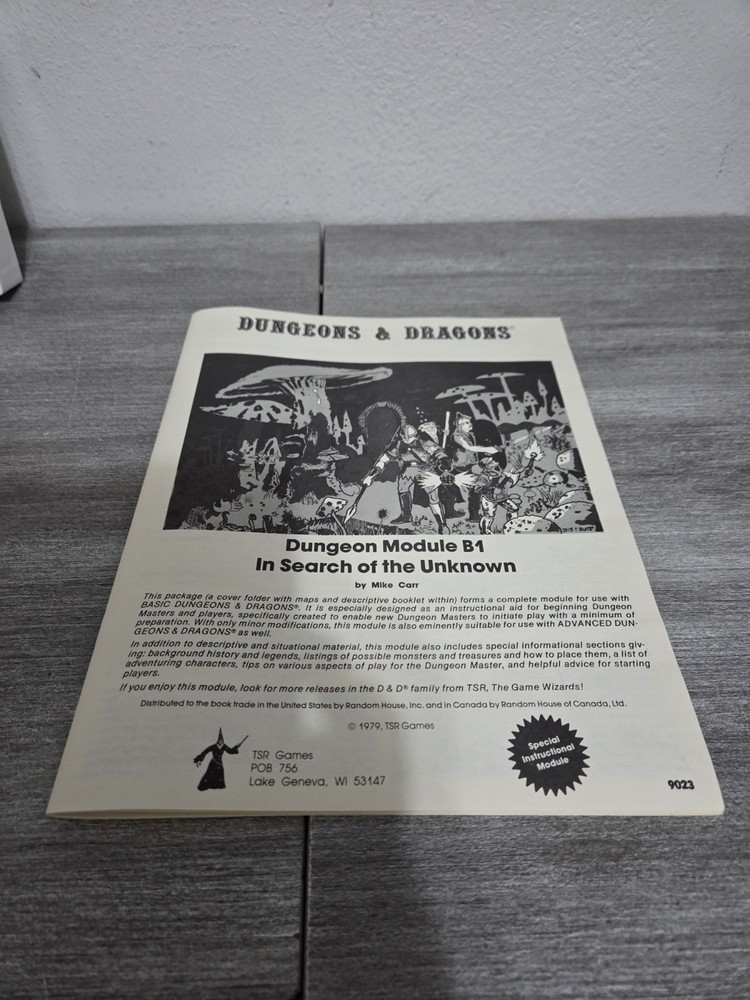 Vintage Dungeons & Dragons TSR Games Dice & Basic Box Set 3rd Edition 1979 Read