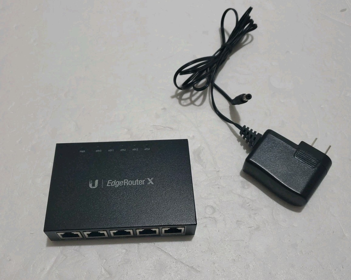 Ubiquiti Networks ER-X EdgeRouter X 5-Port Gigabit Wired Router