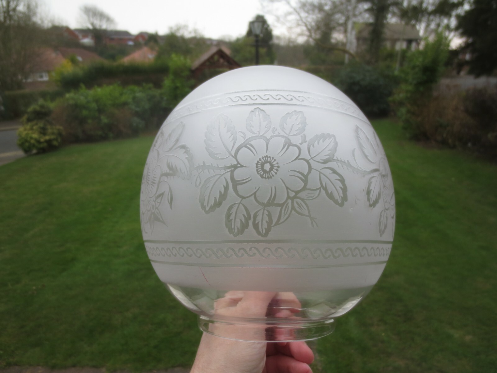 VICTORIAN ANTIQUE CRYSTAL ETCHED DUPLEX OIL LAMP SHADE