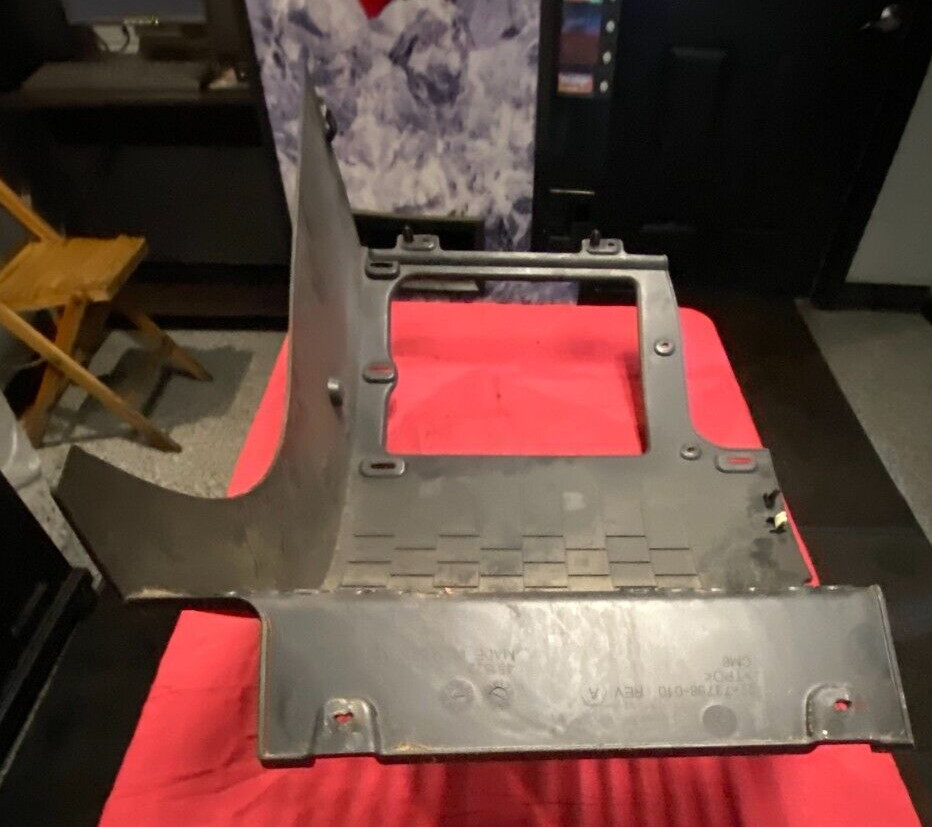 FREIGHTLINER CASCADIA DASH KICK PANEL 22-73798-010
