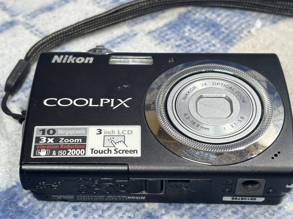 Nikon Coolpix S230 Digital Camera 10MP Touchscreen LCD