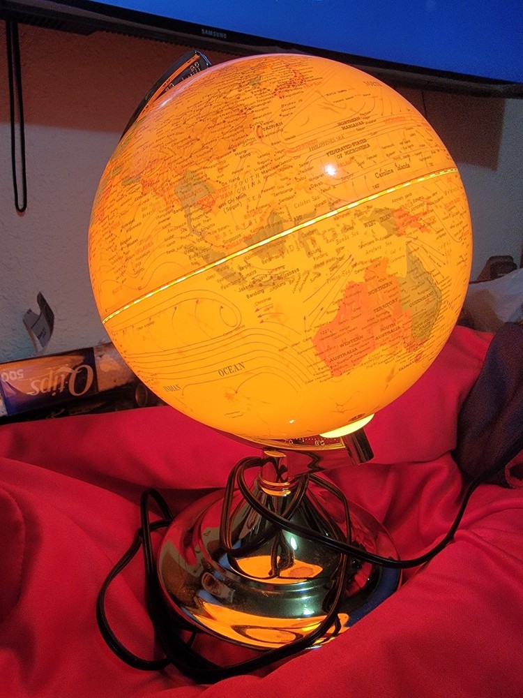 vintage lighted world globe 8 Inch