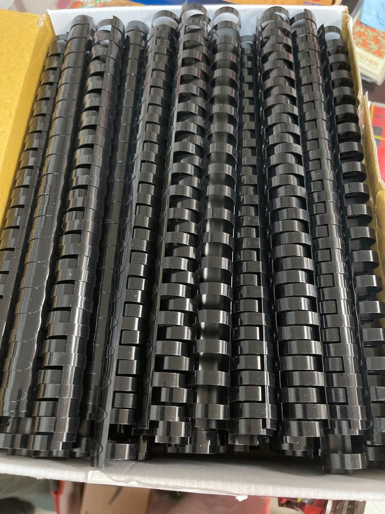 Fellowes Black Plastic Bindings 3/4" Diameter 150 Sheet Capacity Black 100