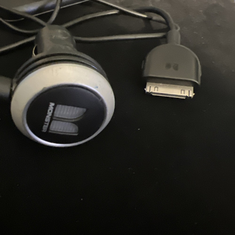 Monster iCarPlay Wireless FM Transmitter iPod 30 Pin