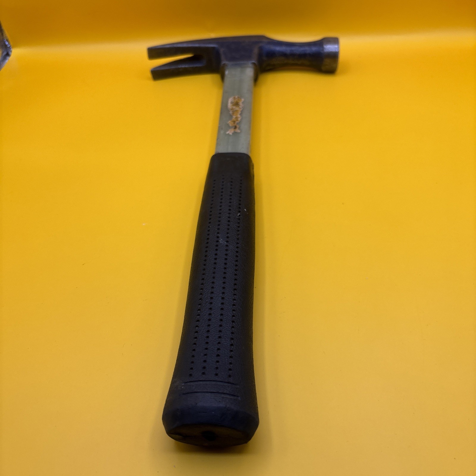 Klein Electrician's Straight-Claw Hammer Fiberglass 807-18