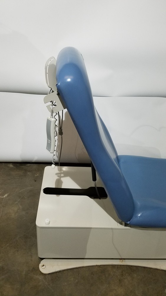 UMF 4070 Power Table With Hand Control