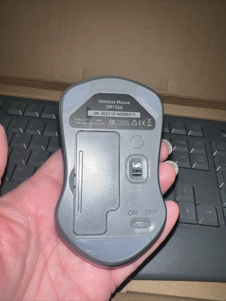 Amazon Basics NIOP Wireless Keyboard W/ Mouse, Full Size, US Layout