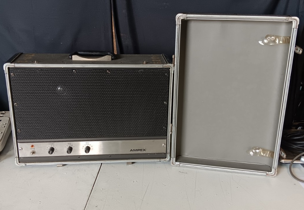 Vintage Ampex Suitcase Amplifier Model AA-620 - WORKS!