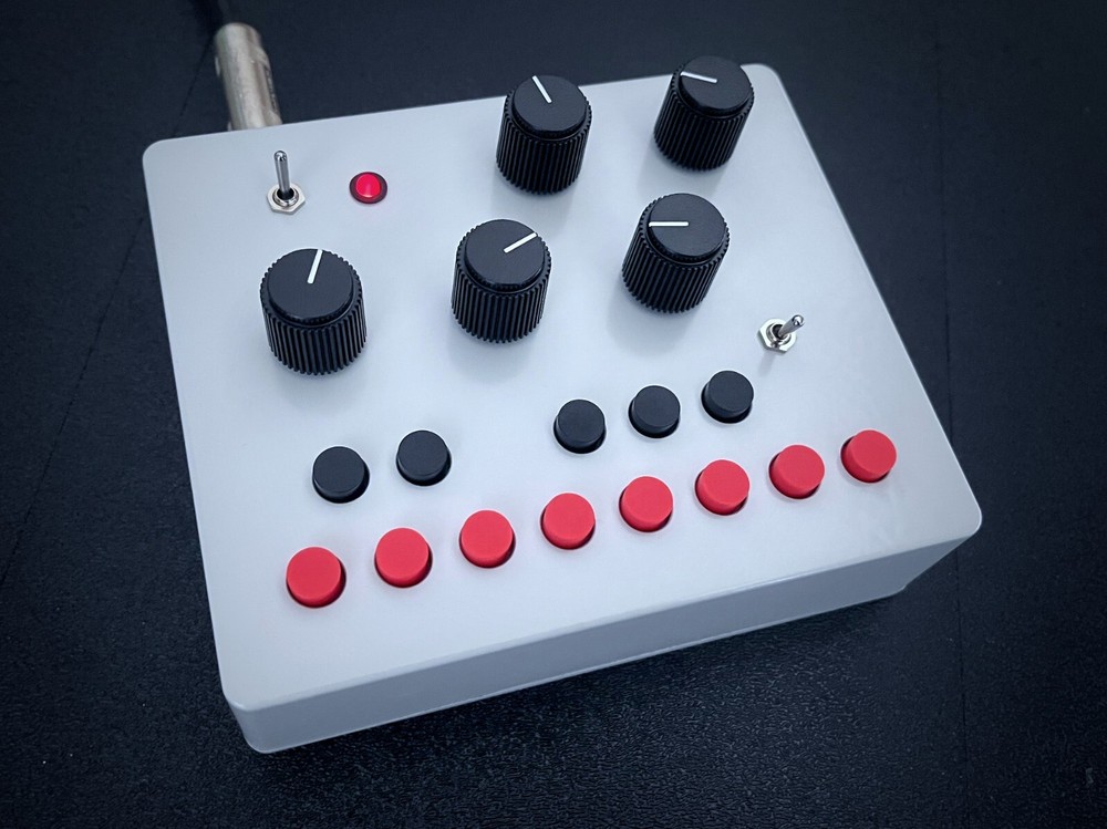 8-Bit Power Synthesizer (Handmade, Rucci)