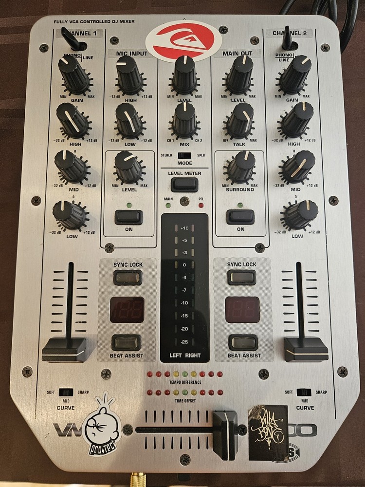 Behringer VMX200 Fully VCA Controlled DJ Mixer