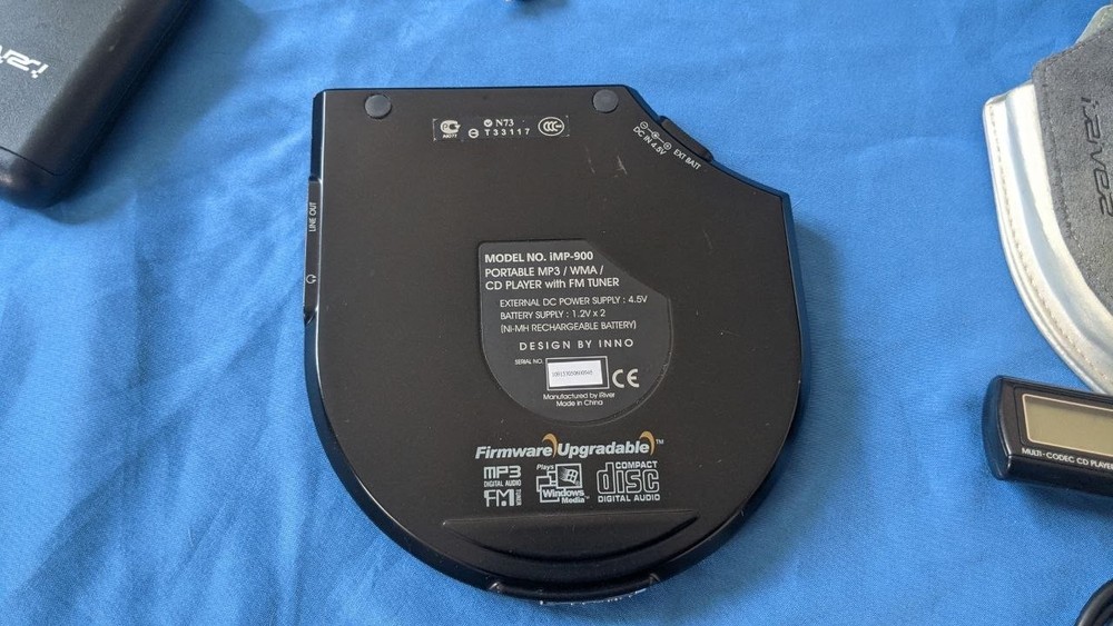 iRiver Slimx IMP-900 CD Player personal Discman